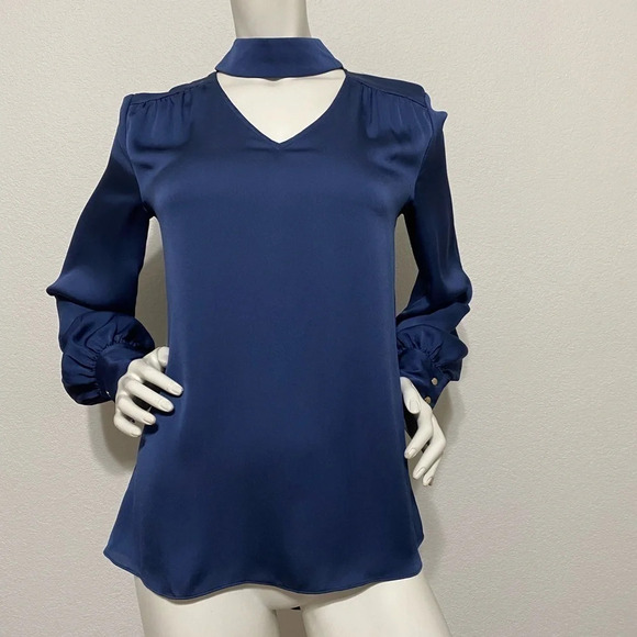 Vince Camuto Blue V-Neck Cutout Hi-lo Top Size XS - Picture 3 of 6
